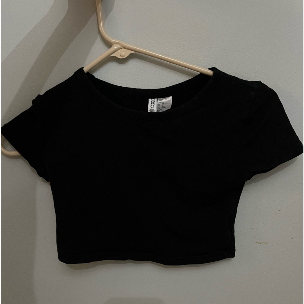 Black crop top from H&M, brand: Divided